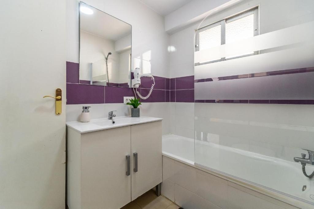 Seaside Boutique Apartment Фуeнхирола Екстериор снимка