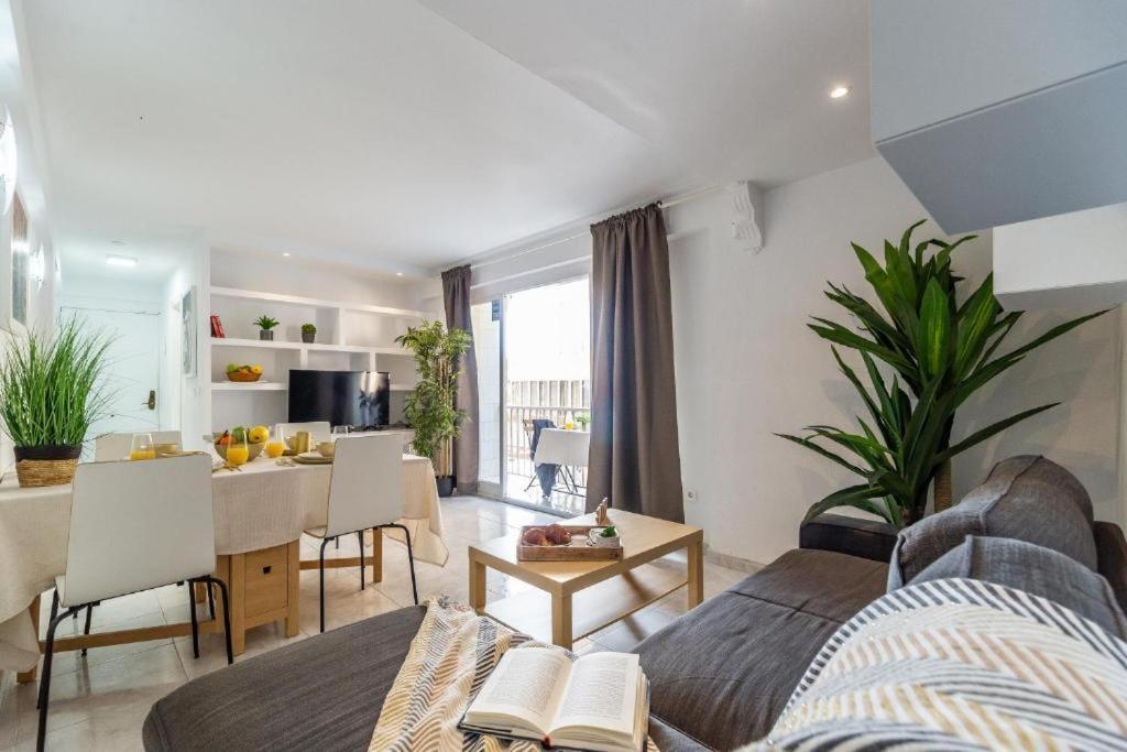 Seaside Boutique Apartment Фуeнхирола Екстериор снимка