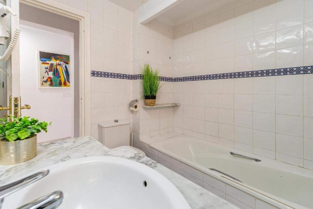 Seaside Boutique Apartment Фуeнхирола Екстериор снимка