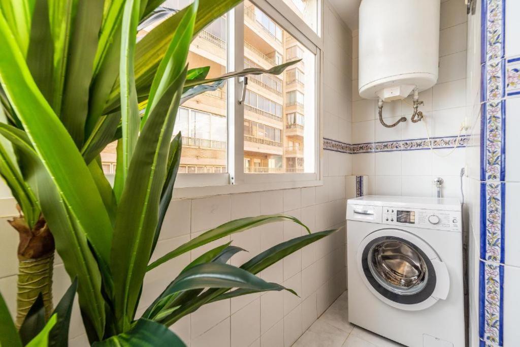 Seaside Boutique Apartment Фуeнхирола Екстериор снимка