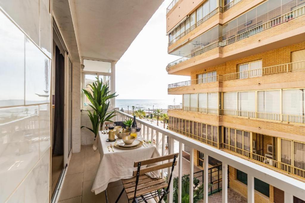 Seaside Boutique Apartment Фуeнхирола Екстериор снимка