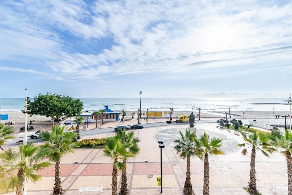 Seaside Boutique Apartment Фуeнхирола Екстериор снимка