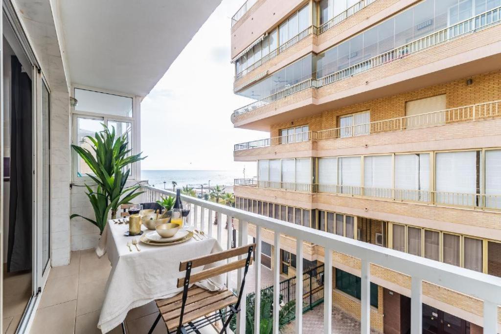 Seaside Boutique Apartment Фуeнхирола Екстериор снимка